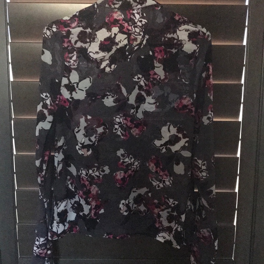 New blouse - Picture 3 of 3